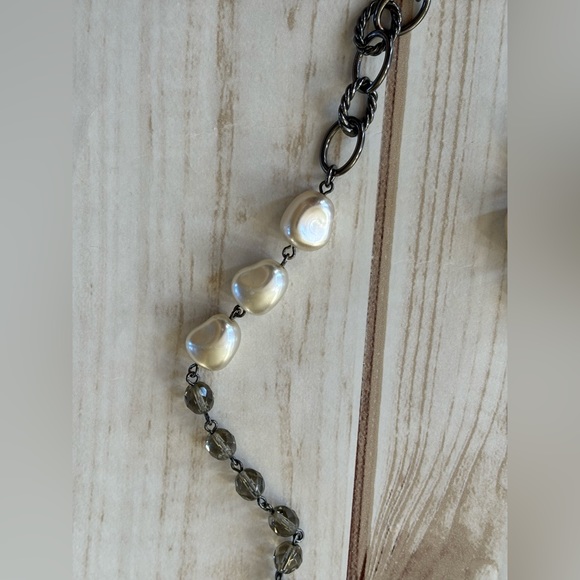 White House Black Market faux pearl necklace - Picture 3 of 4